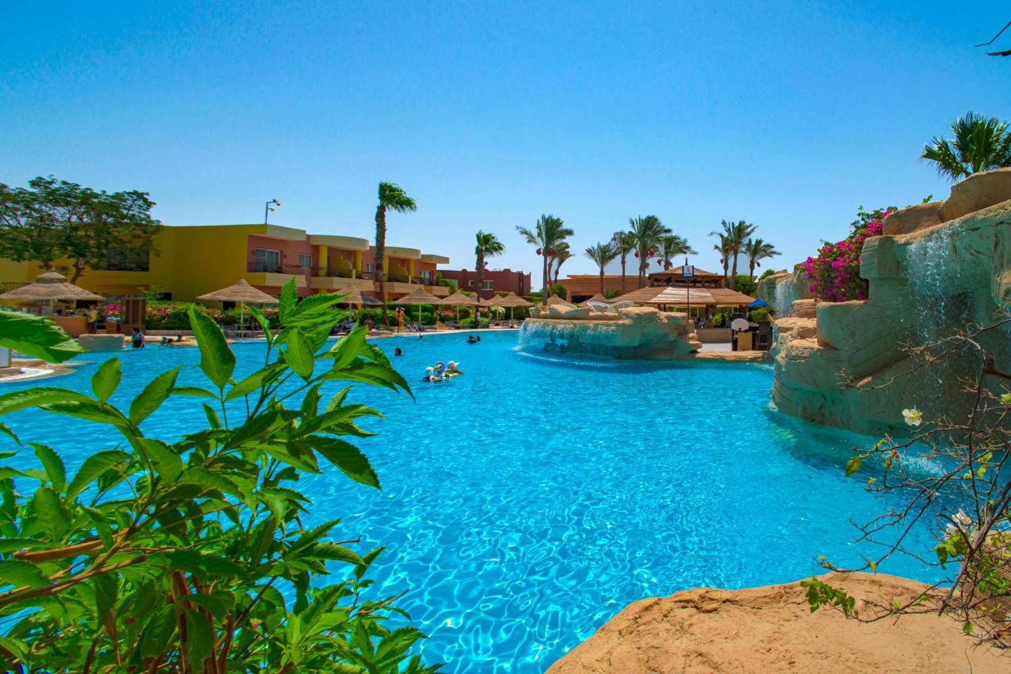 מלון Sierra Sharm El Sheikh מראה חיצוני תמונה A swimming pool at a resort in Egypt