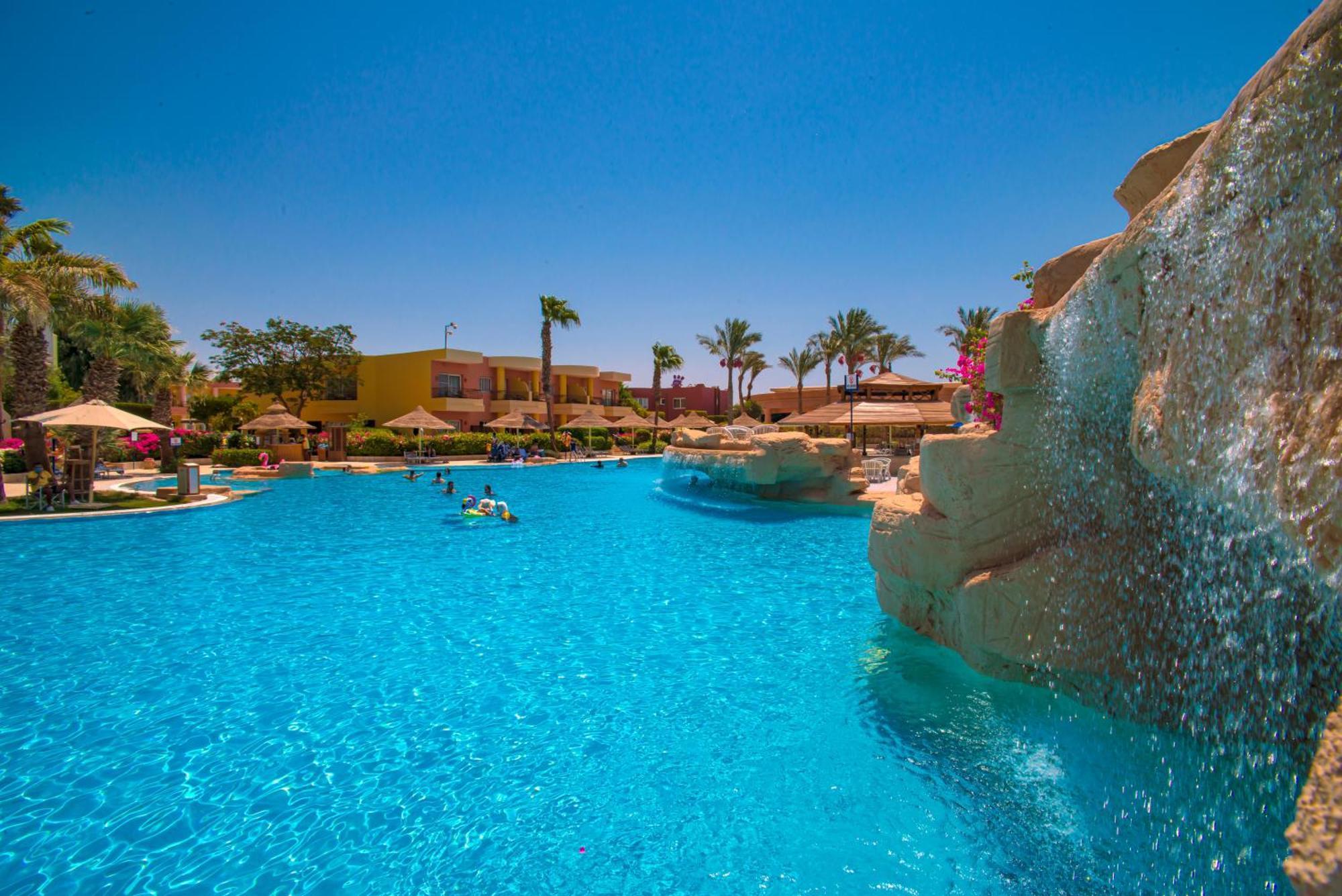 מלון Sierra Sharm El Sheikh מראה חיצוני תמונה A swimming pool at a resort in Egypt