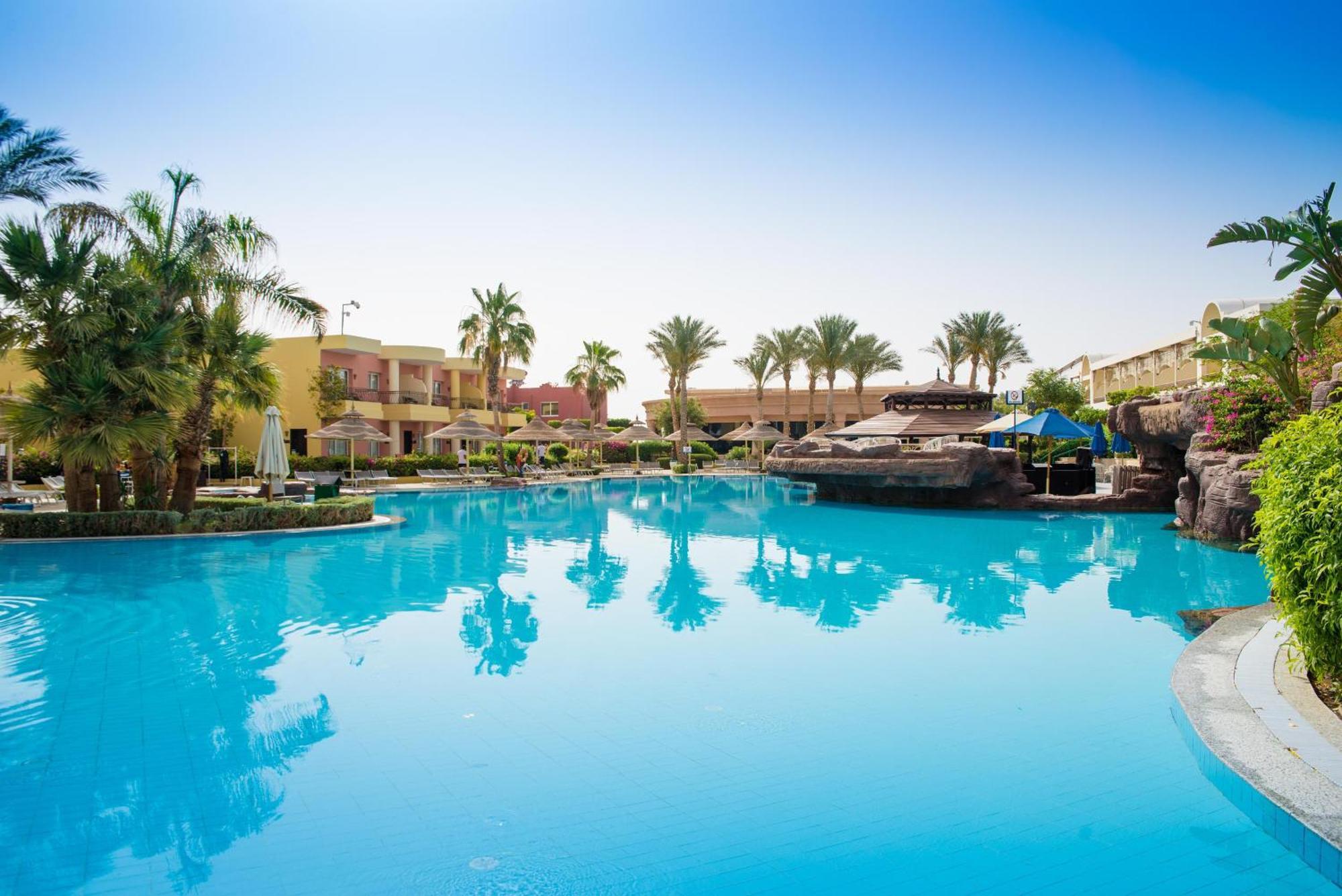 מלון Sierra Sharm El Sheikh מראה חיצוני תמונה The swimming pool at the Hilton Luxor