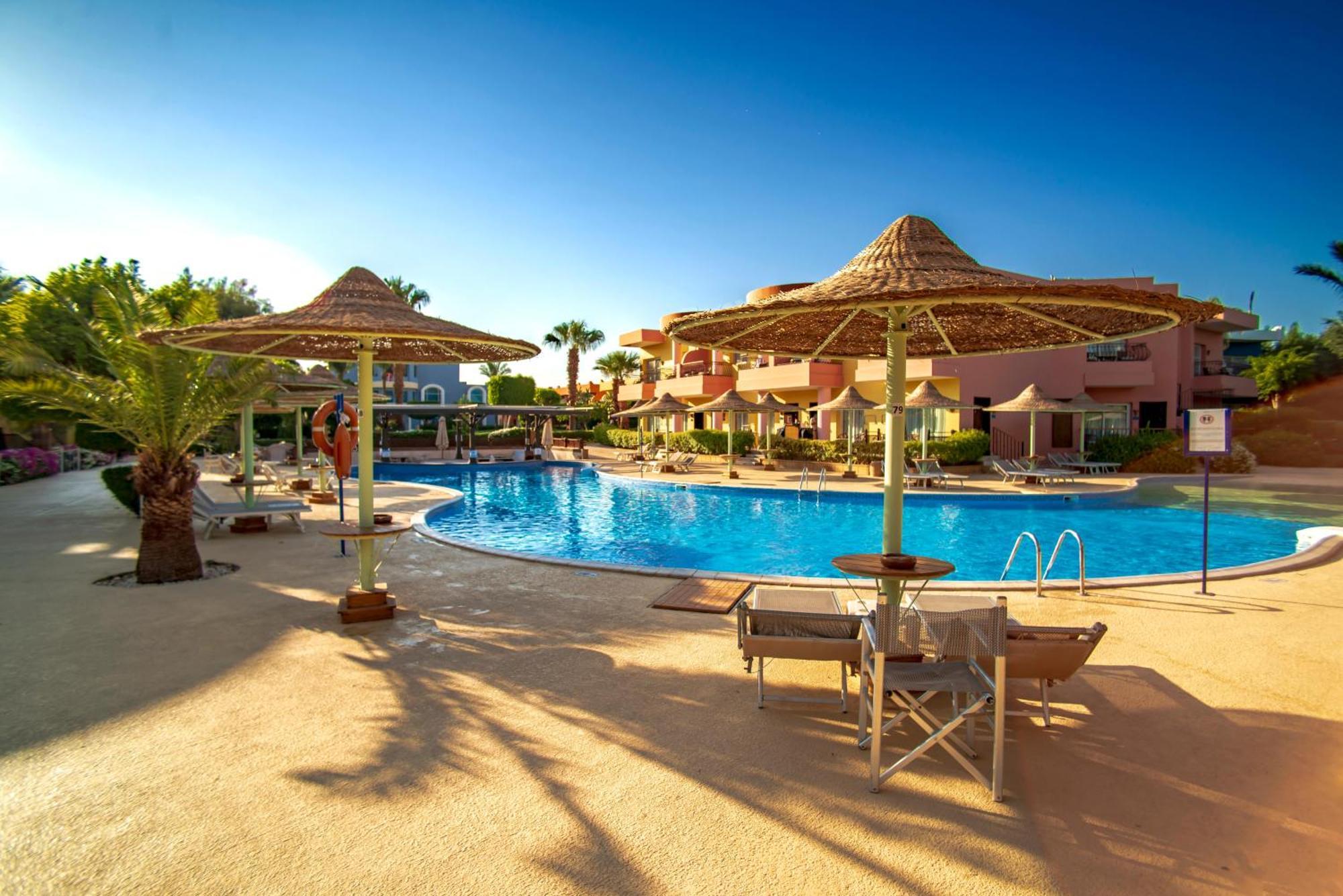 מלון Sierra Sharm El Sheikh מראה חיצוני תמונה A pool at a resort in Egypt