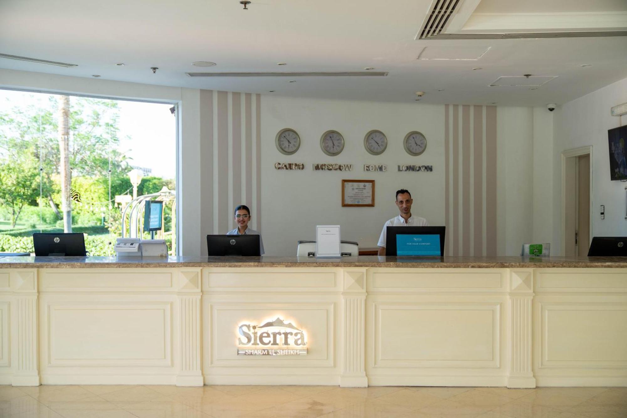 מלון Sierra Sharm El Sheikh מראה חיצוני תמונה Reception desk at a hotel